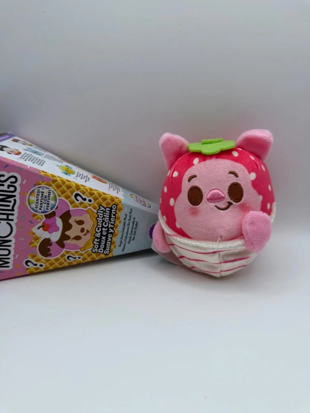 Disney Munchlings Single Serve - White Chocolate Dipped Strawberry Piglet